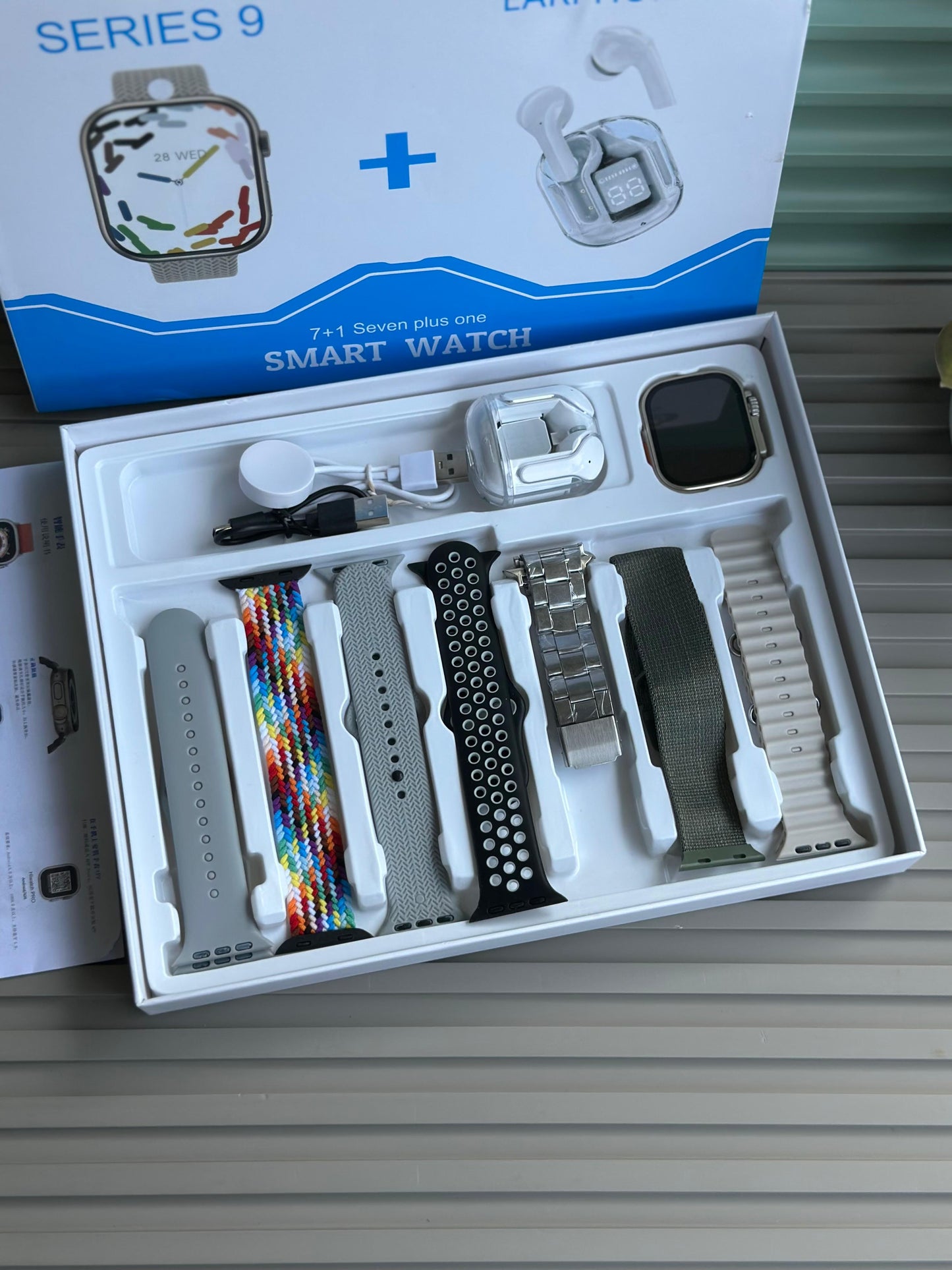 APPLE SMARTWATCH AND EARPOD COMBO