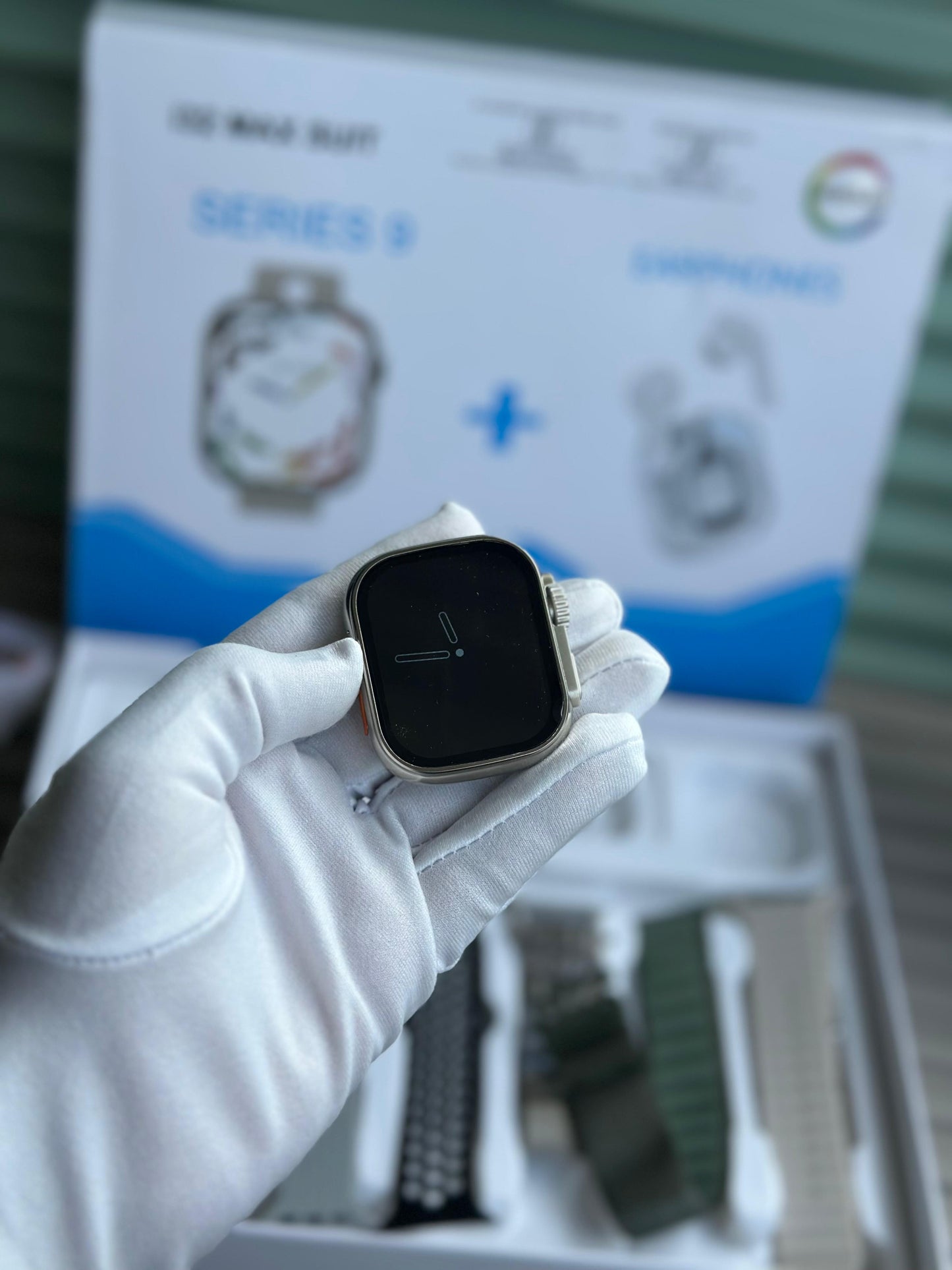 APPLE SMARTWATCH AND EARPOD COMBO