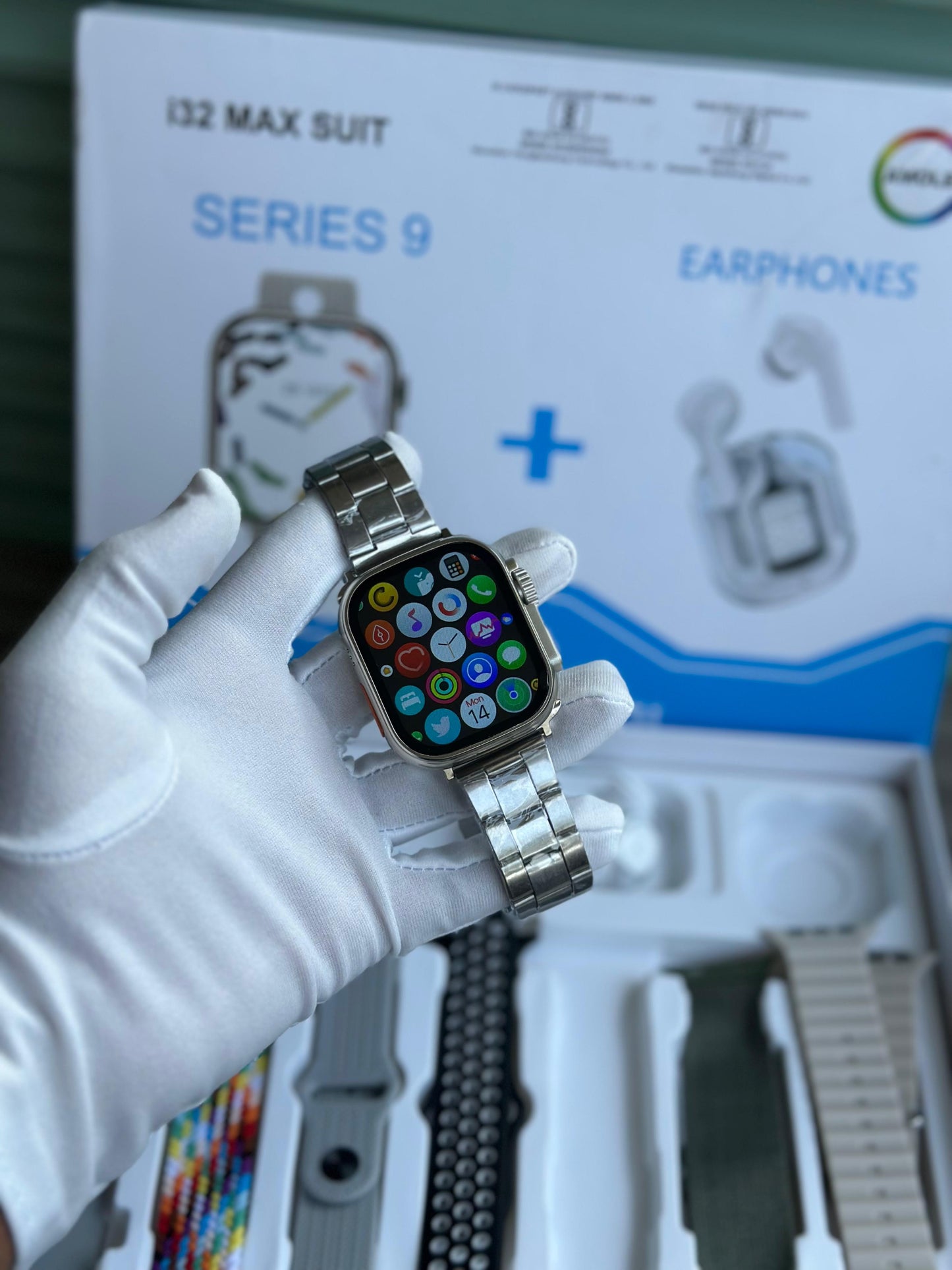 APPLE SMARTWATCH AND EARPOD COMBO