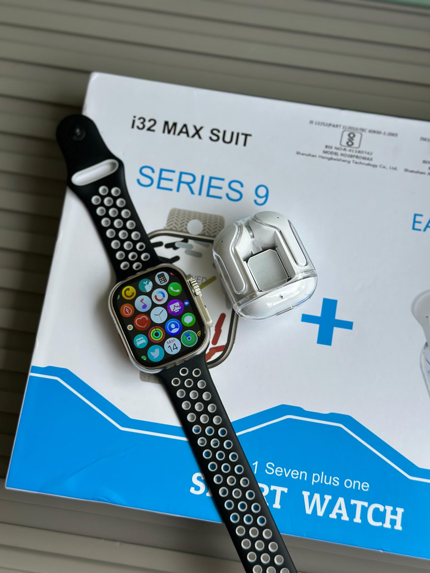 APPLE SMARTWATCH AND EARPOD COMBO